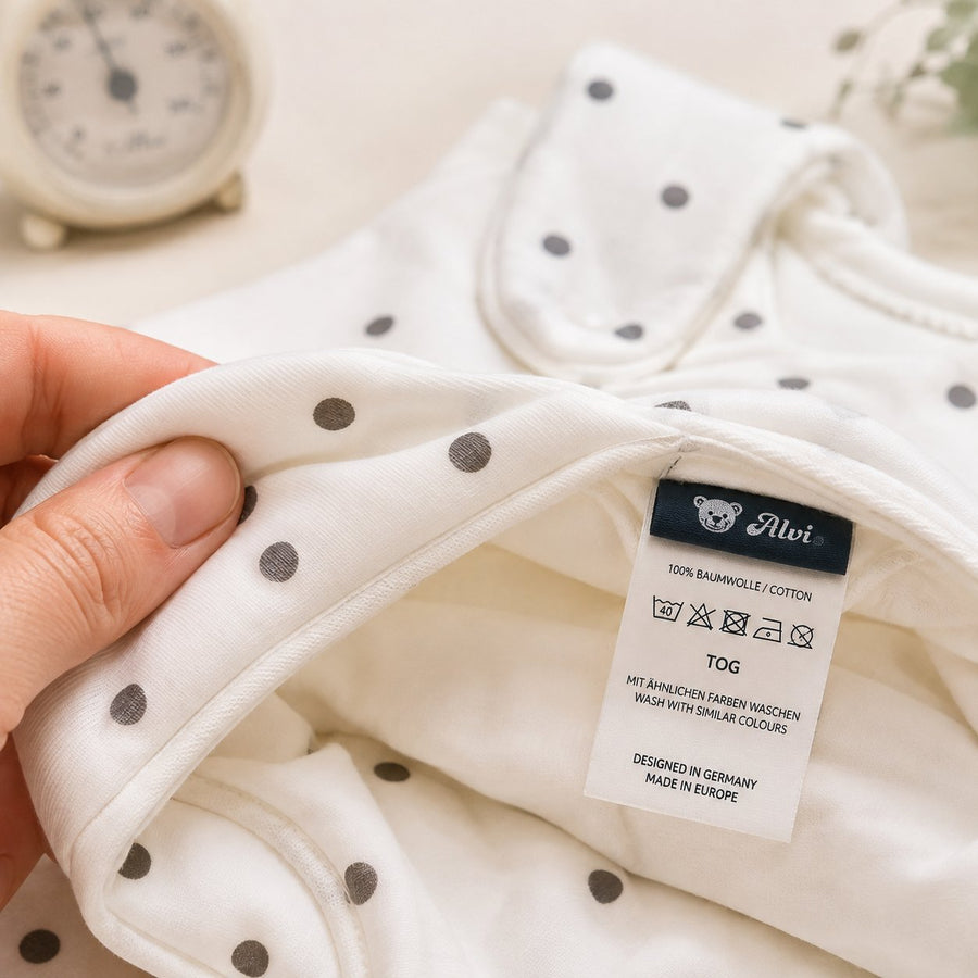 Étiquette de la gigoteuse : 100 % coton, indice TOG et consignes de lavage