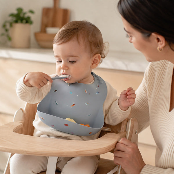 Étape 2 : le repas se déroule, le bavoir fait son travail