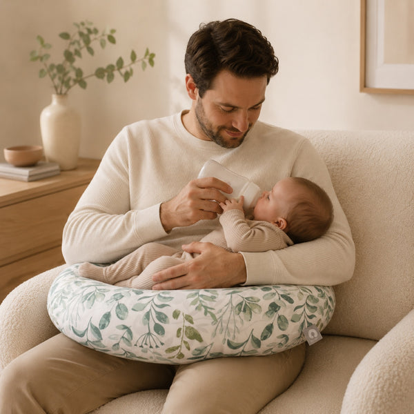 Étape 3 : bébé installé sur le coussin, les bras se détendent