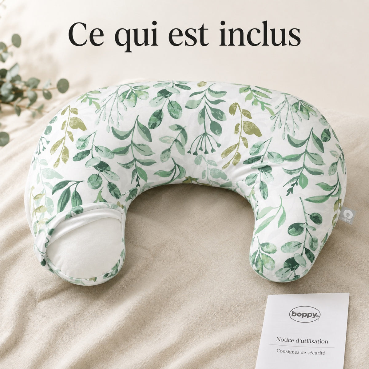 Coussin d'allaitement Boppy Original avec sa housse motif feuillage et sa notice