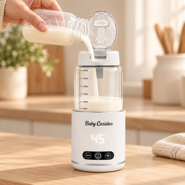 Étape 1 : verser le lait dans le chauffe-biberon Babycozidoo PRO3, clapet ouvert