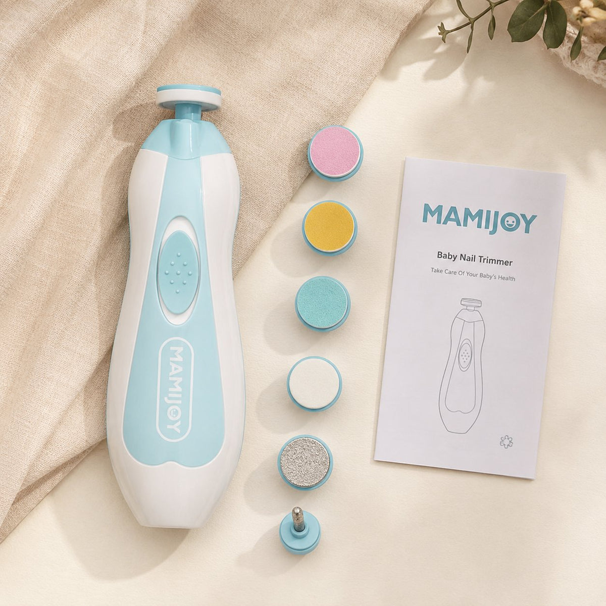 Contenu du coffret du coupe-ongles électrique bébé : l'appareil, six embouts de limage et la notice